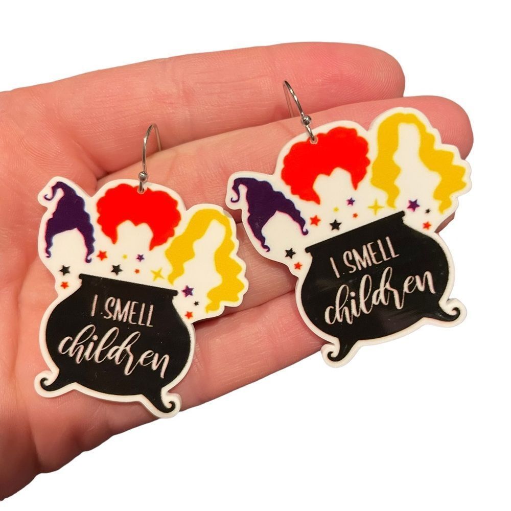 Hocus Pocus I Smell Children Earrings​